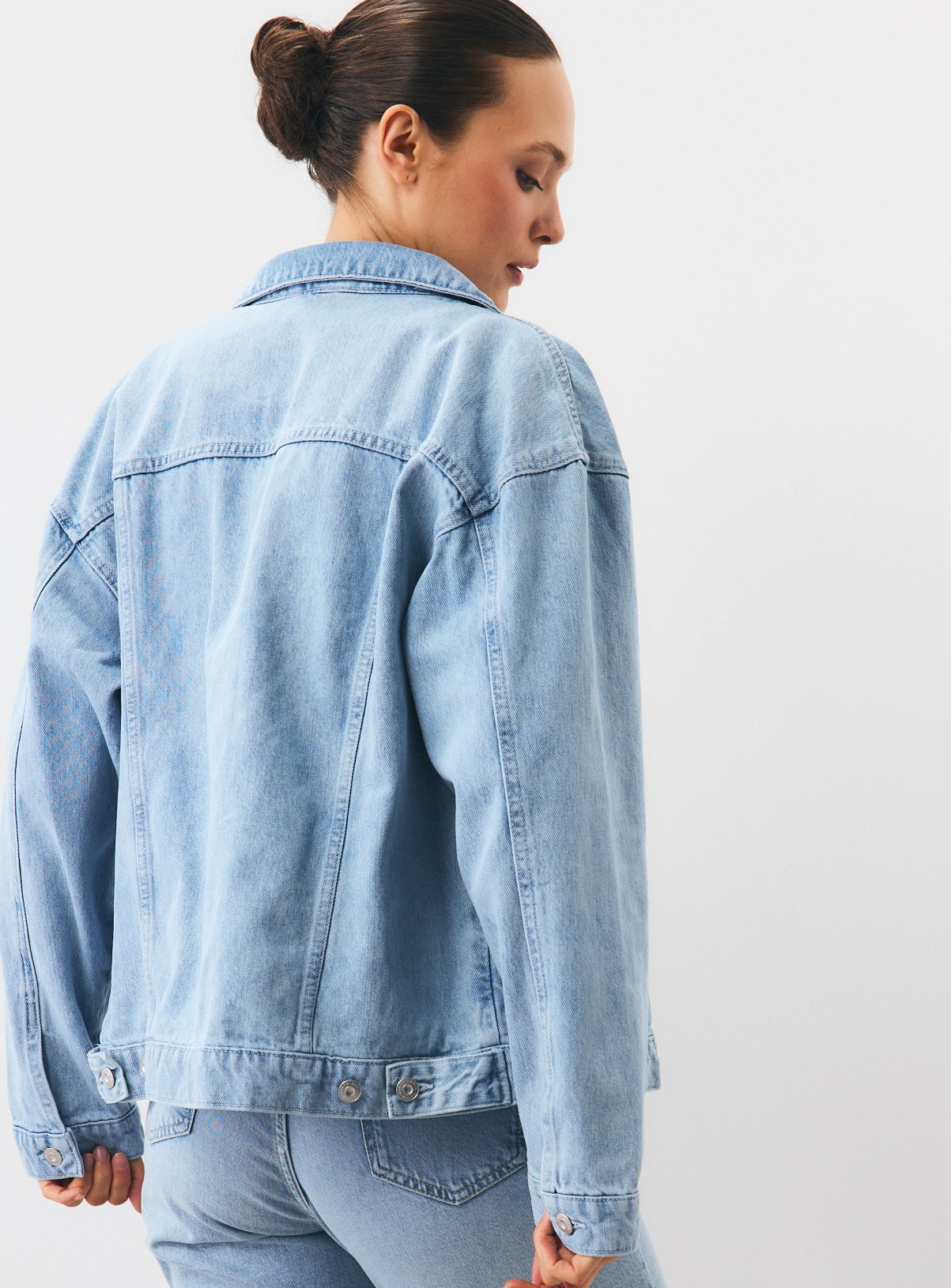 Light Blue Denim Bleach Wash Oversized Trucker Jacket 20 - Image 4 thumbnail